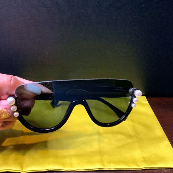 Black/Pearl Fendi Sunglasses